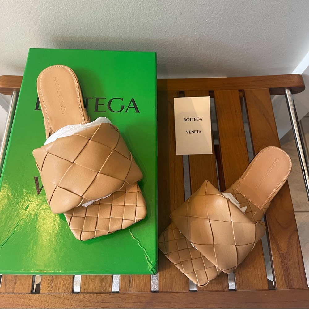Bottega Veneta size 36/6 slides